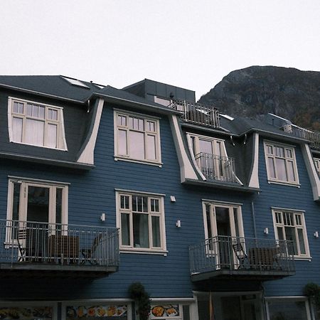Bakkegata - Blue House Dormitory Odda Buitenkant foto