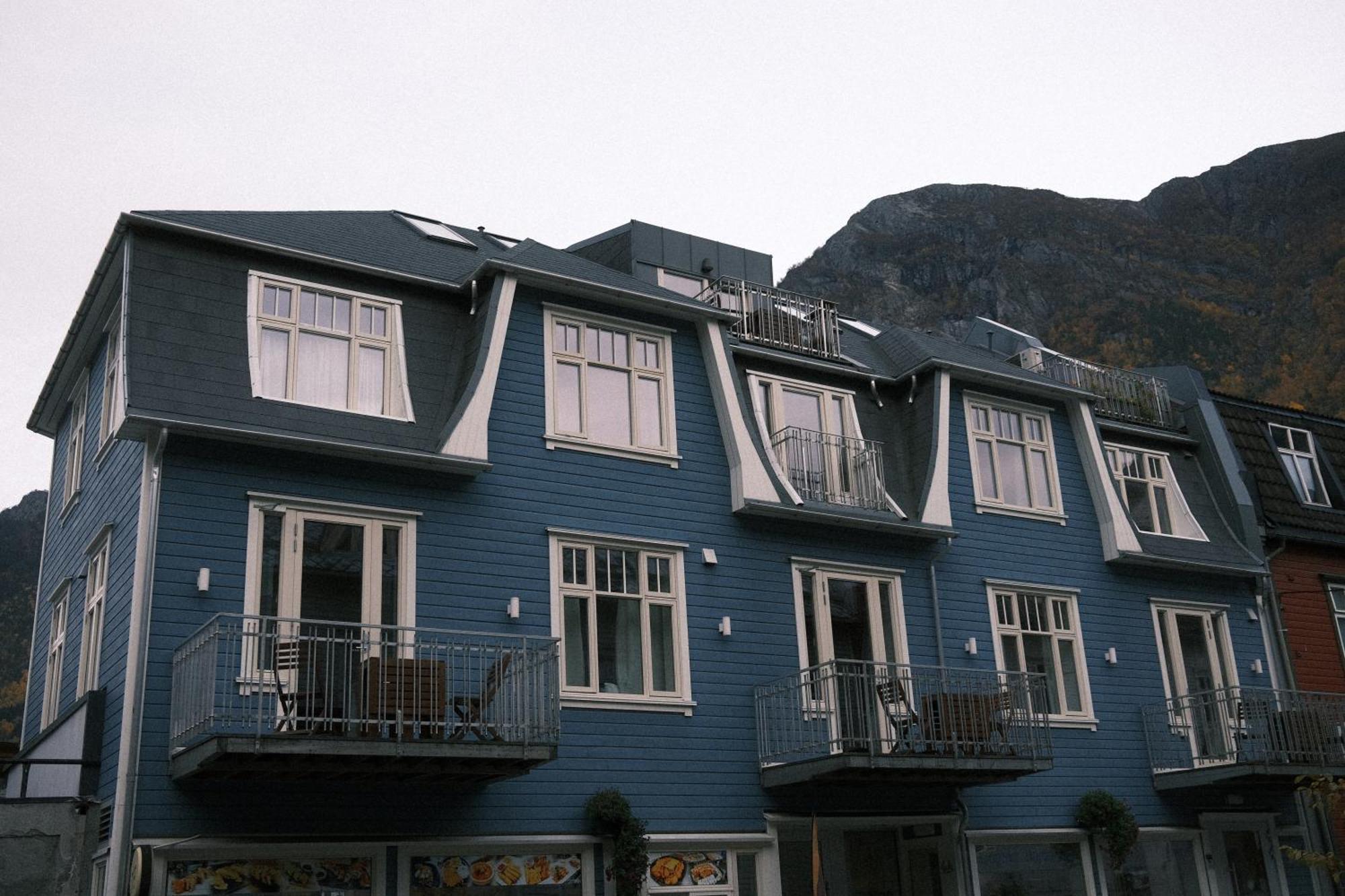 Bakkegata - Blue House Dormitory Odda Buitenkant foto